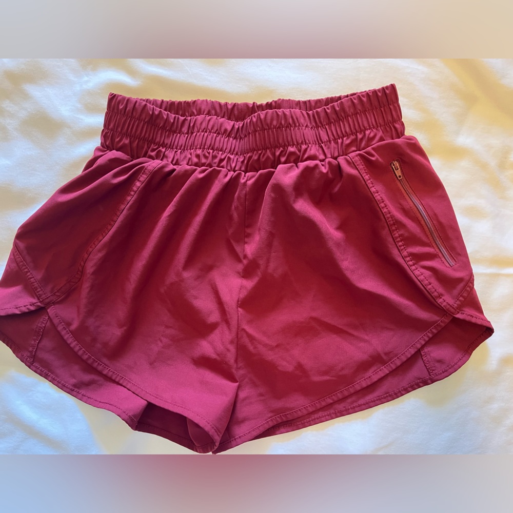 Running shorts with zipper pocket